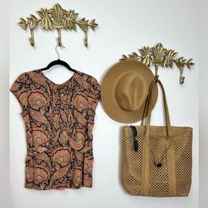 TOMMY HILFIGER  paisley short sleeve M ptp 19.5”